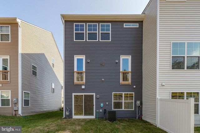 18297 SUMMIT POINTE DR, Triangle, VA 22172