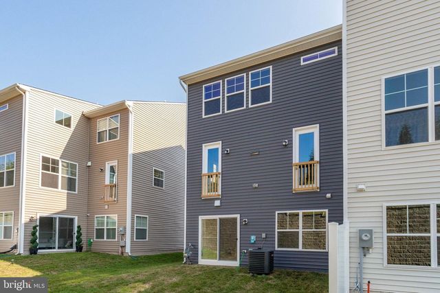 18297 SUMMIT POINTE DR, Triangle, VA 22172
