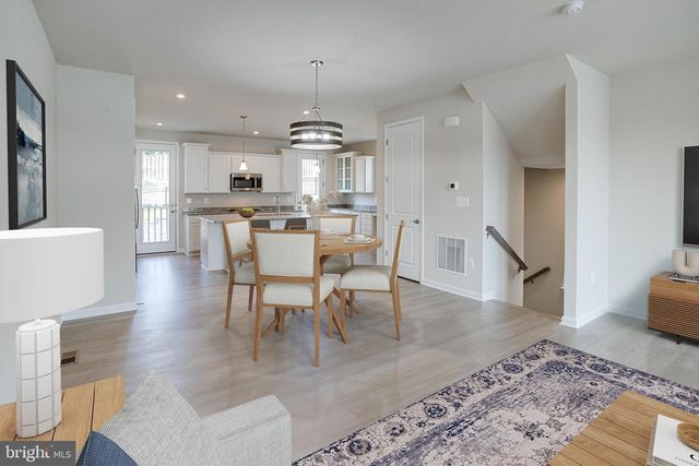 18297 SUMMIT POINTE DR, Triangle, VA 22172