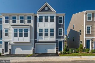 18297 SUMMIT POINTE DR, Triangle, VA 22172