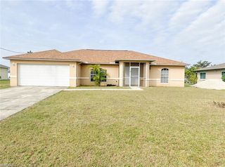 1437 NE 3rd TER, Cape Coral, FL 33909