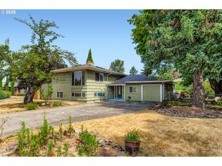 14555 Ne KNOTT Ct, Portland, OR 97230