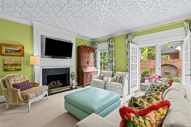12 Charleston Square, Greensboro, NC 27408