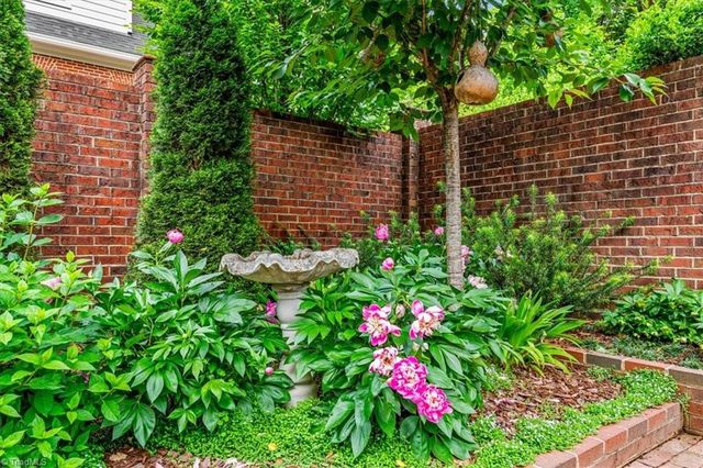 12 Charleston Square, Greensboro, NC 27408