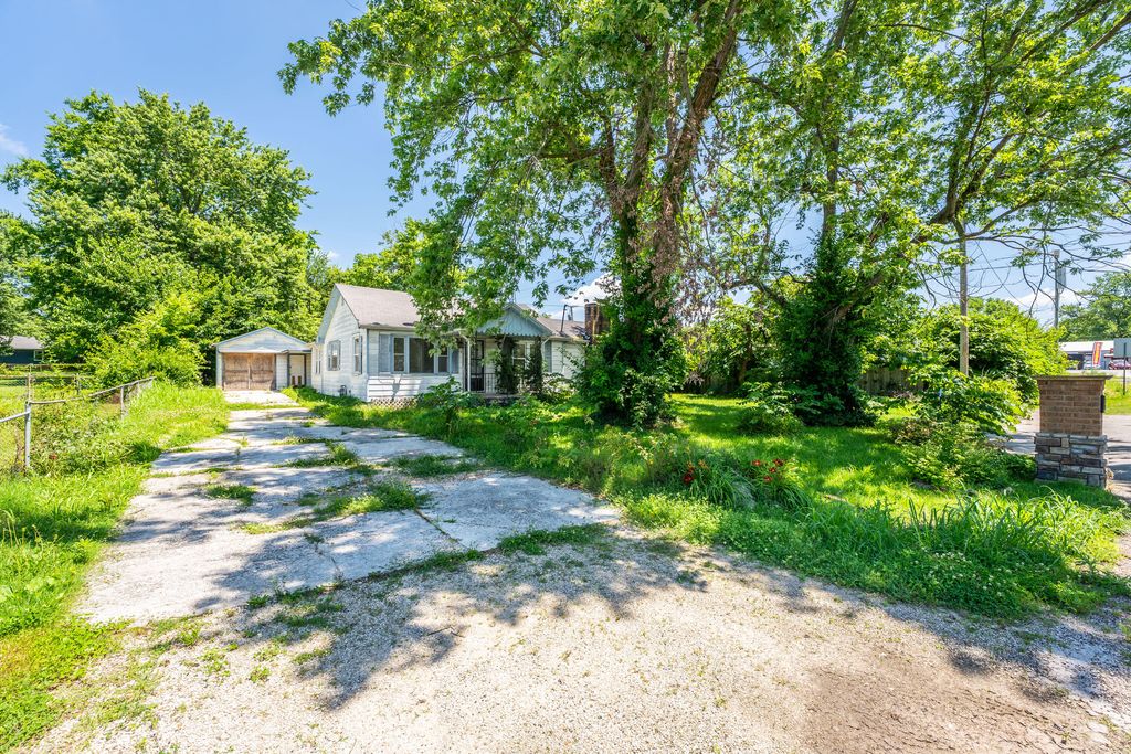2723 West State Street, Springfield, MO 65802