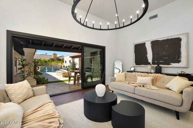 2421 E MONTEBELLO Avenue, Phoenix, AZ 85016