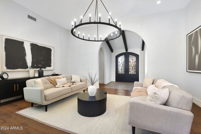 2421 E MONTEBELLO Avenue, Phoenix, AZ 85016