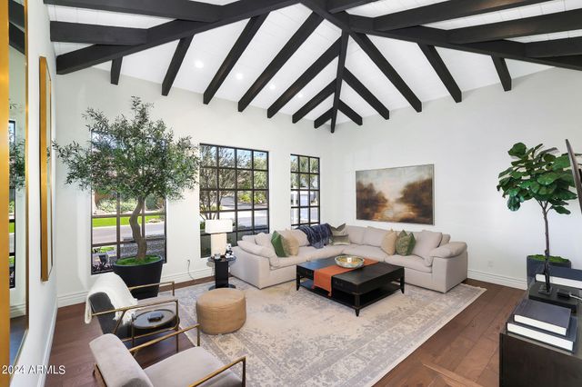 2421 E MONTEBELLO Avenue, Phoenix, AZ 85016