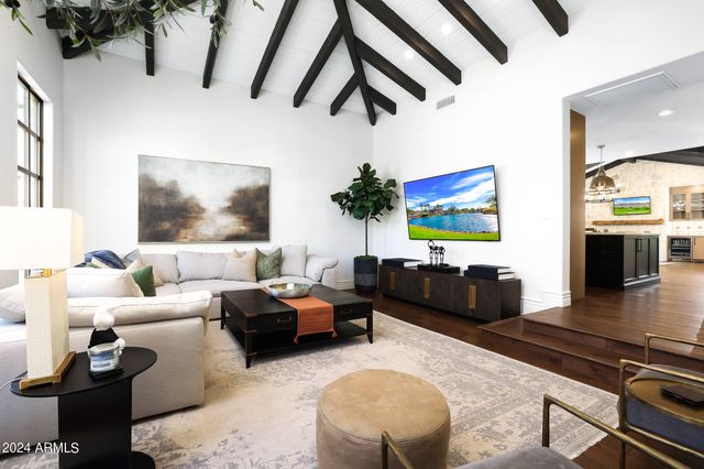 2421 E MONTEBELLO Avenue, Phoenix, AZ 85016