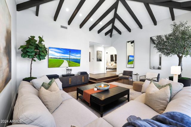 2421 E MONTEBELLO Avenue, Phoenix, AZ 85016