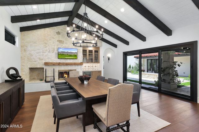 2421 E MONTEBELLO Avenue, Phoenix, AZ 85016