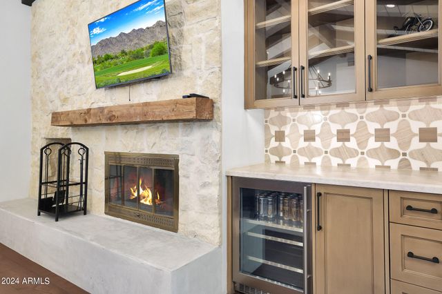 2421 E MONTEBELLO Avenue, Phoenix, AZ 85016