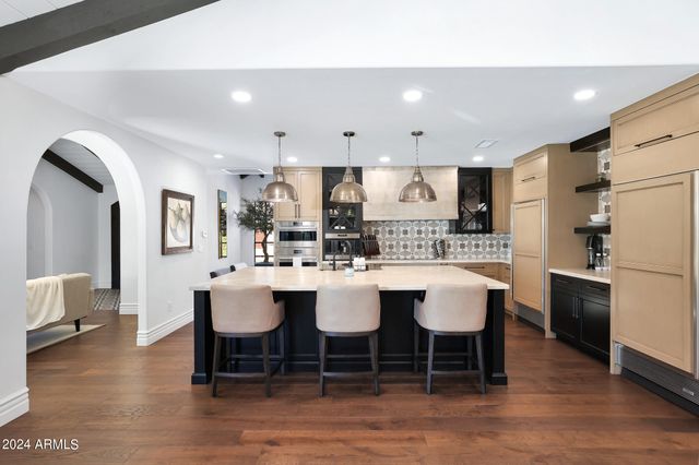 2421 E MONTEBELLO Avenue, Phoenix, AZ 85016