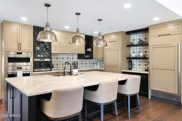 2421 E MONTEBELLO Avenue, Phoenix, AZ 85016