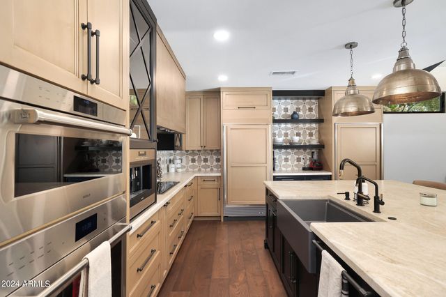 2421 E MONTEBELLO Avenue, Phoenix, AZ 85016