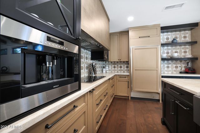 2421 E MONTEBELLO Avenue, Phoenix, AZ 85016