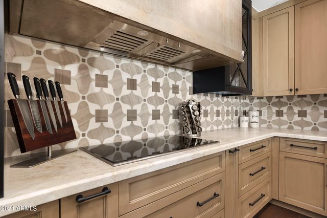 2421 E MONTEBELLO Avenue, Phoenix, AZ 85016