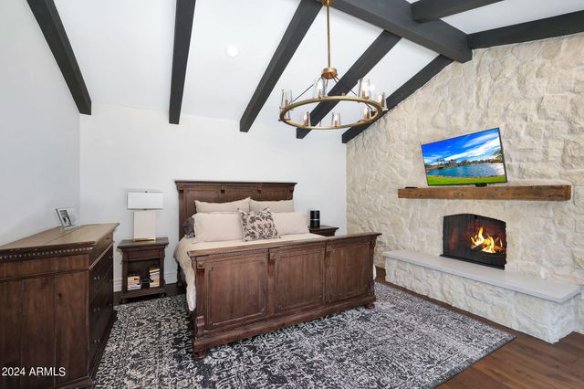 2421 E MONTEBELLO Avenue, Phoenix, AZ 85016