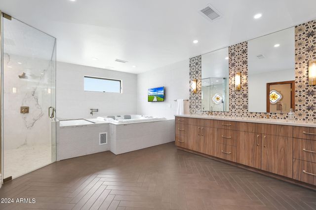 2421 E MONTEBELLO Avenue, Phoenix, AZ 85016