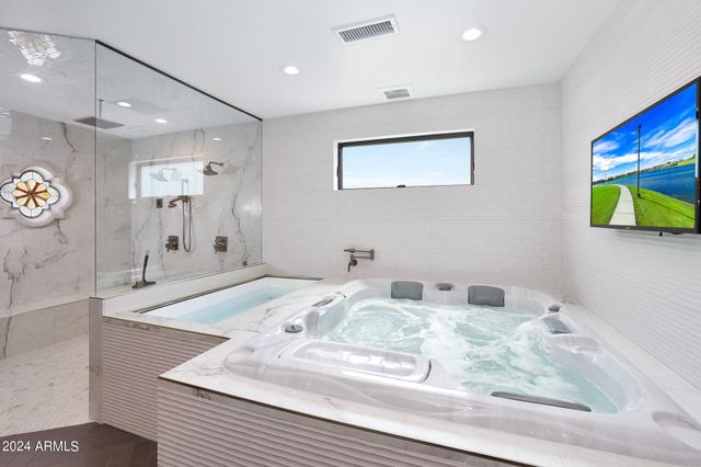 2421 E MONTEBELLO Avenue, Phoenix, AZ 85016