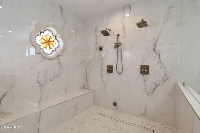 2421 E MONTEBELLO Avenue, Phoenix, AZ 85016