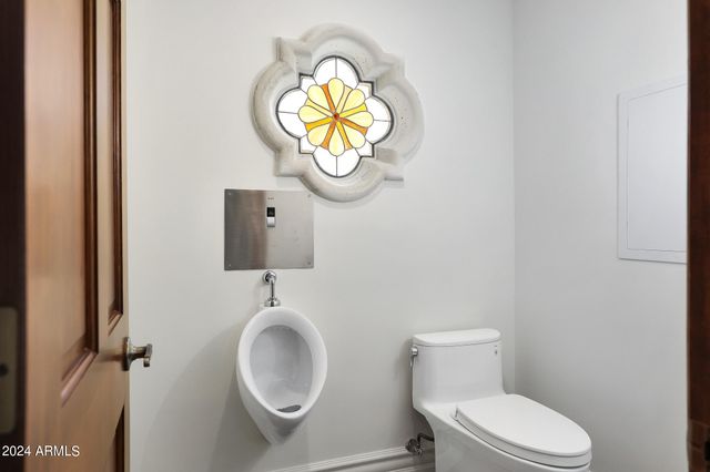 2421 E MONTEBELLO Avenue, Phoenix, AZ 85016