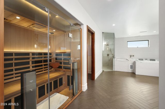 2421 E MONTEBELLO Avenue, Phoenix, AZ 85016