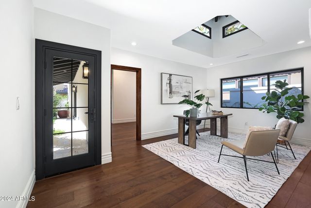 2421 E MONTEBELLO Avenue, Phoenix, AZ 85016