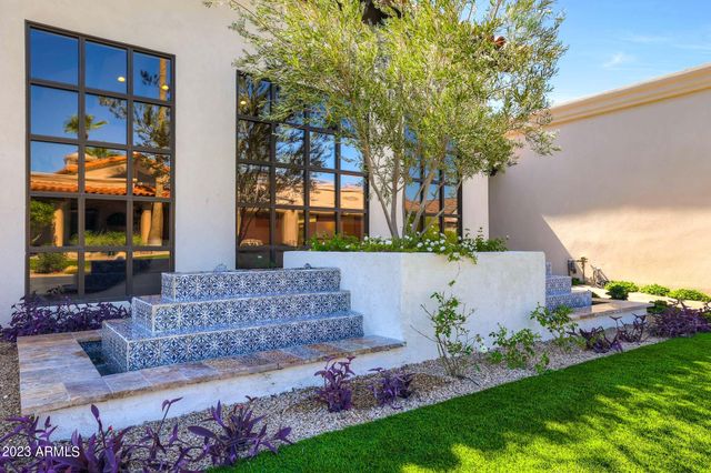 2421 E MONTEBELLO Avenue, Phoenix, AZ 85016