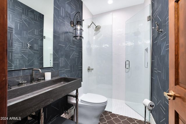 2421 E MONTEBELLO Avenue, Phoenix, AZ 85016