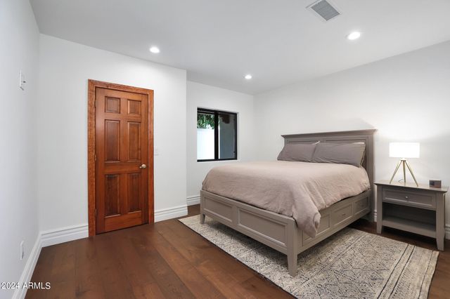 2421 E MONTEBELLO Avenue, Phoenix, AZ 85016