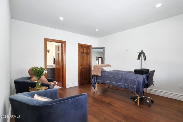 2421 E MONTEBELLO Avenue, Phoenix, AZ 85016