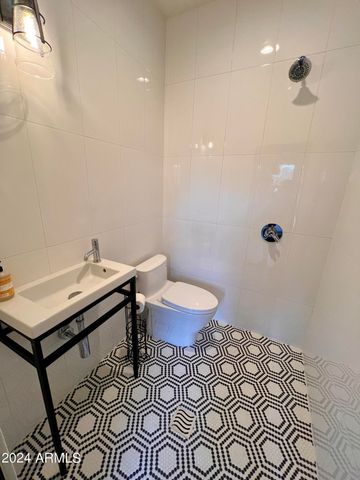 2421 E MONTEBELLO Avenue, Phoenix, AZ 85016