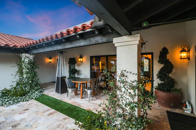 2421 E MONTEBELLO Avenue, Phoenix, AZ 85016