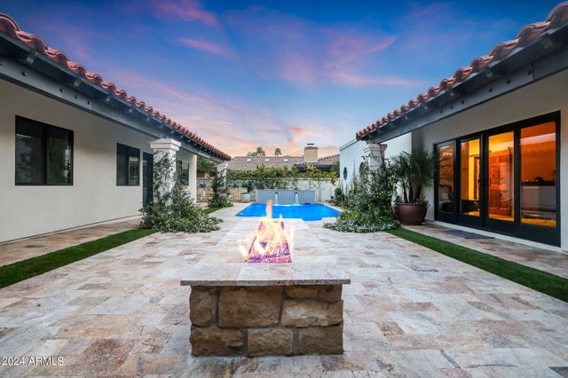 2421 E MONTEBELLO Avenue, Phoenix, AZ 85016