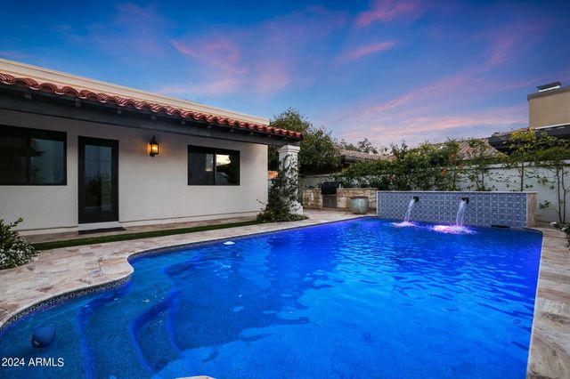 2421 E MONTEBELLO Avenue, Phoenix, AZ 85016