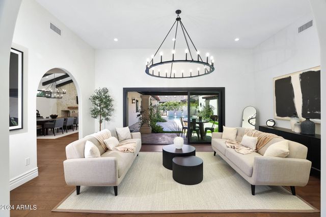 2421 E MONTEBELLO Avenue, Phoenix, AZ 85016