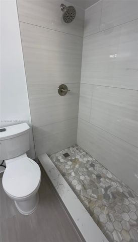 2760 W 61st Pl 202, Hialeah, FL 33016