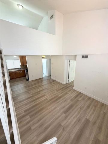 2760 W 61st Pl 202, Hialeah, FL 33016