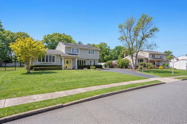 68 Hill Drive, Bohemia, NY 11716