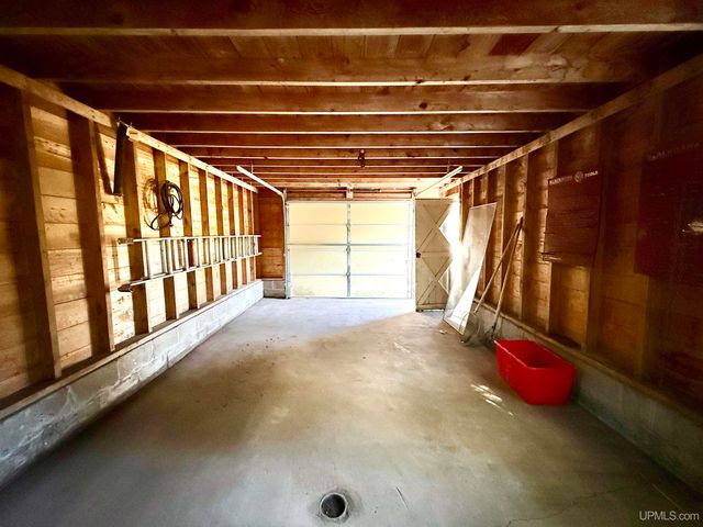 7403 County 426 M.5 Road, Gladstone, MI 49837