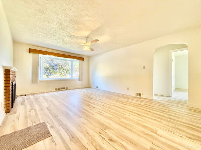 7403 County 426 M.5 Road, Gladstone, MI 49837