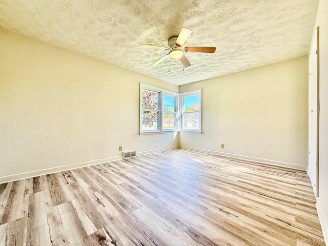 7403 County 426 M.5 Road, Gladstone, MI 49837