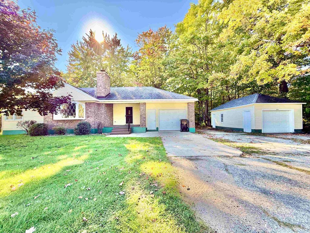 7403 County 426 M.5 Road, Gladstone, MI 49837