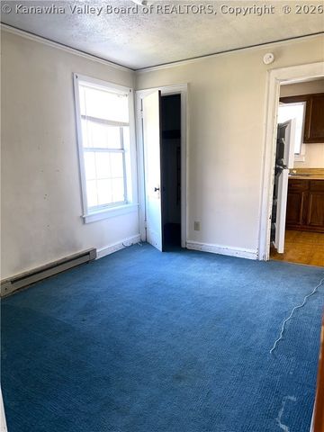 617 4th Avenue, Montgomery, WV 25136