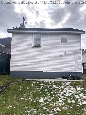 617 4th Avenue, Montgomery, WV 25136