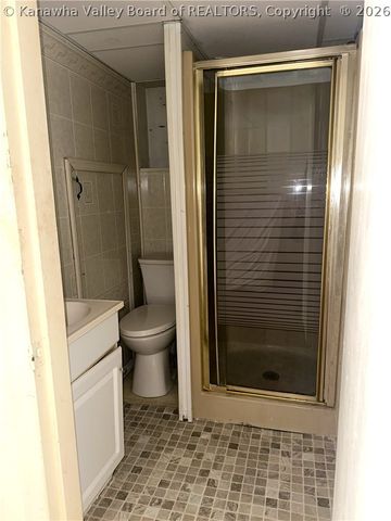 617 4th Avenue, Montgomery, WV 25136