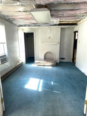 617 4th Avenue, Montgomery, WV 25136