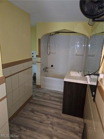 1043 Oakland Avenue, Akron, OH 44310