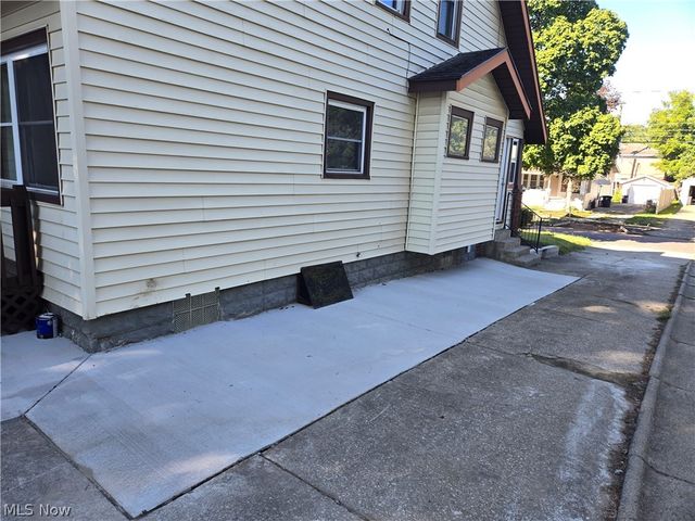 1043 Oakland Avenue, Akron, OH 44310